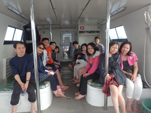 沖縄ダイビングツアー参加のお客様の様子