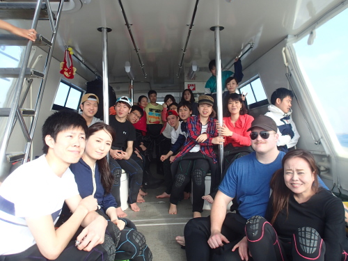 沖縄ダイビングツアーの様子